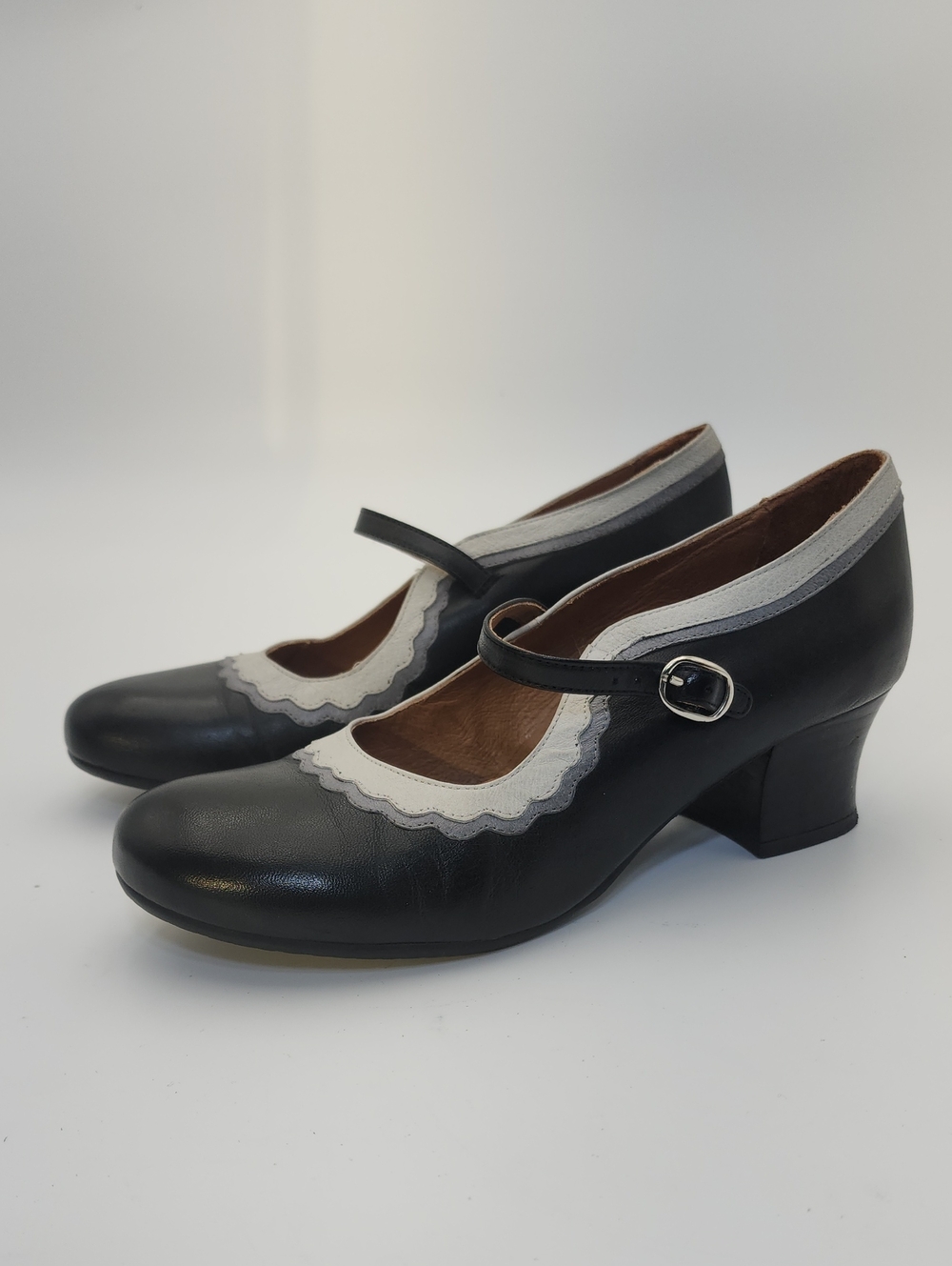 Miz Mooz Frankie Leather Mary Jane Two-Tone Black & Cream Scalloped Heel Sz 8.5